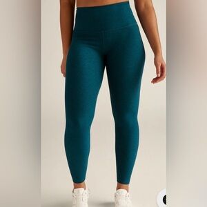 NWT Beyond Yoga Spacedye Caught in the Midi leggings in Majestic Blue Heather.